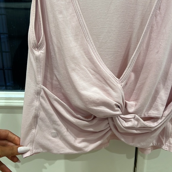 Lululemon pink twist tank size 4 - Picture 3 of 3